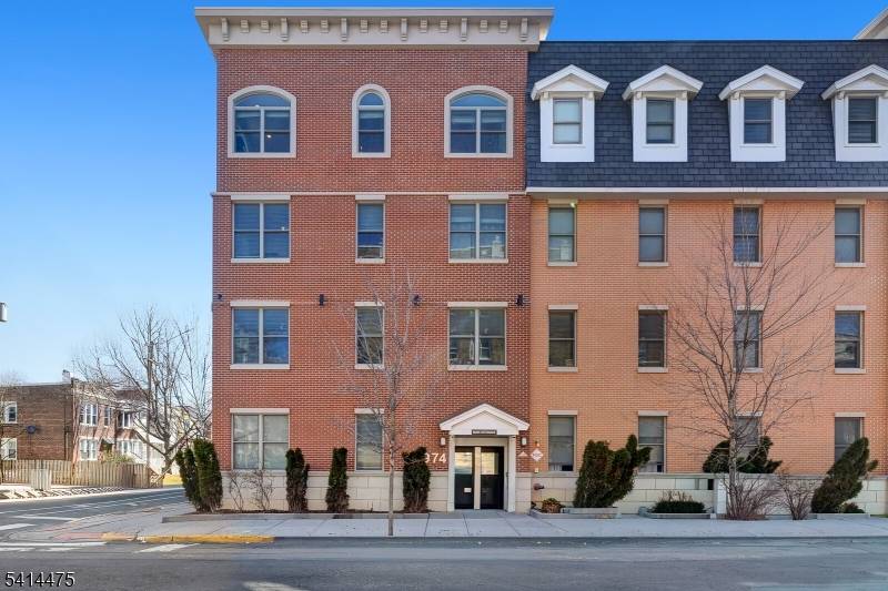 974 Summit Ave #401, Jersey City, NJ 07307
