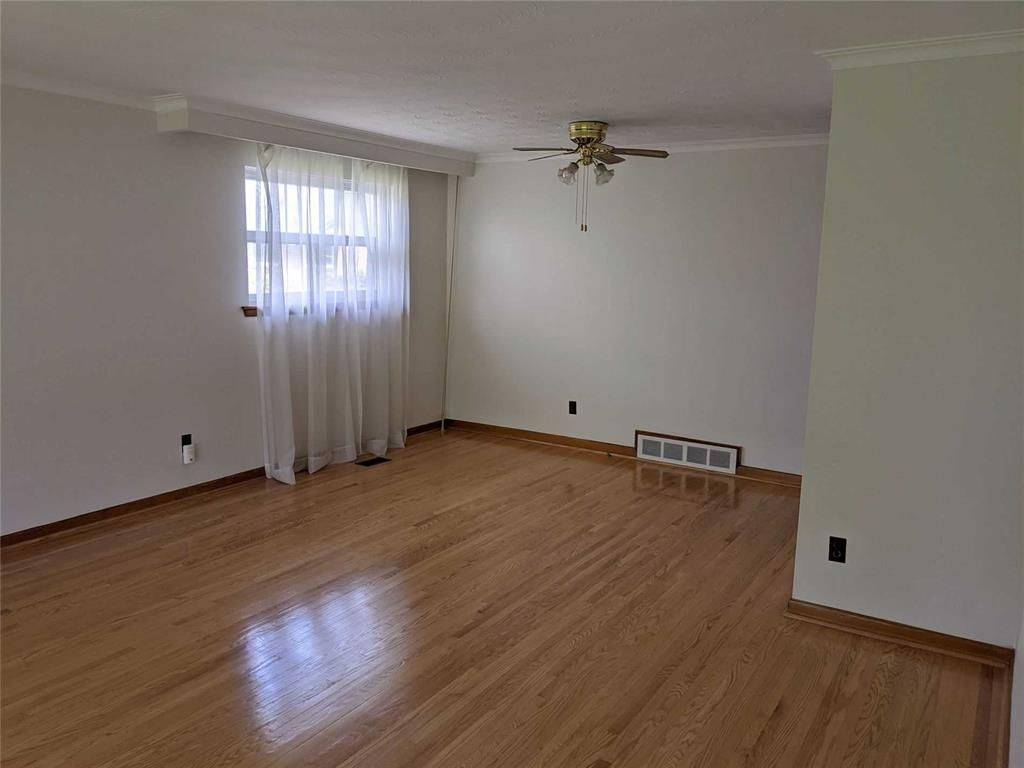 147 Pandora CIR #Upper, Toronto E09, ON M1H 1V8