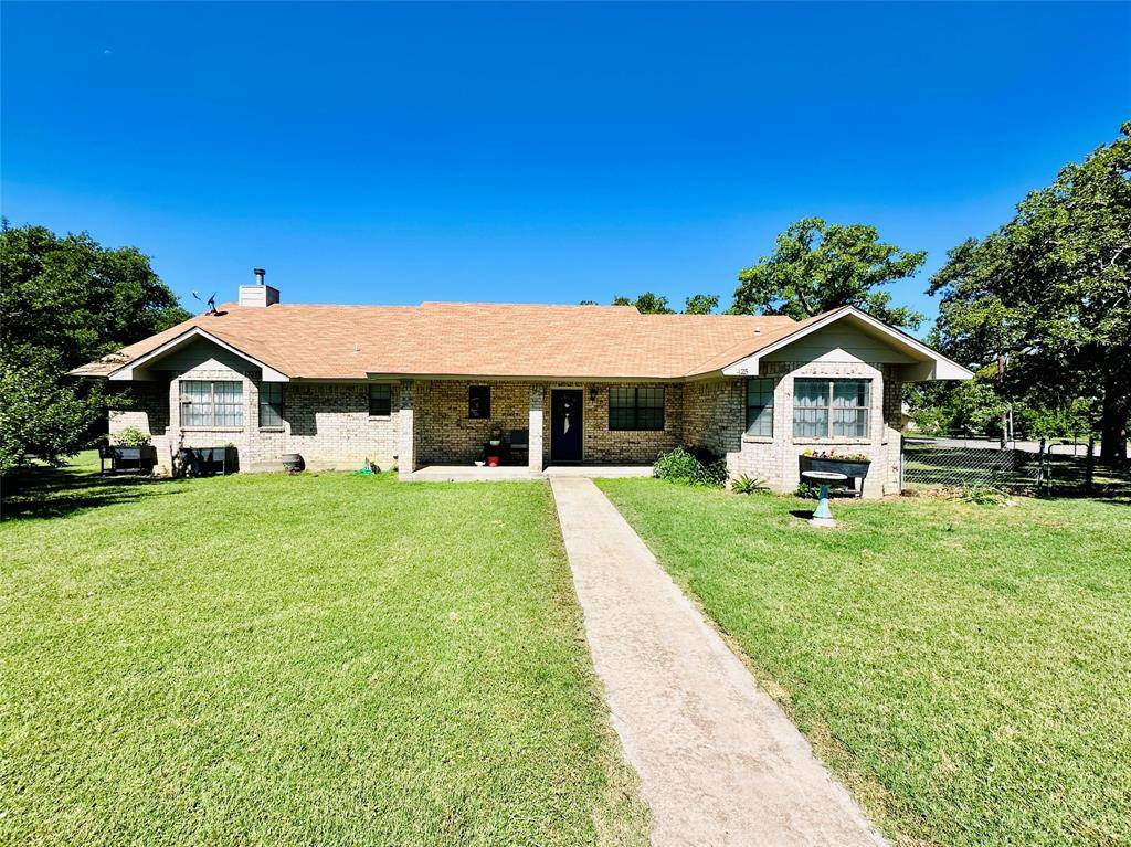 425 N Avenue E, Cross Plains, TX 76443