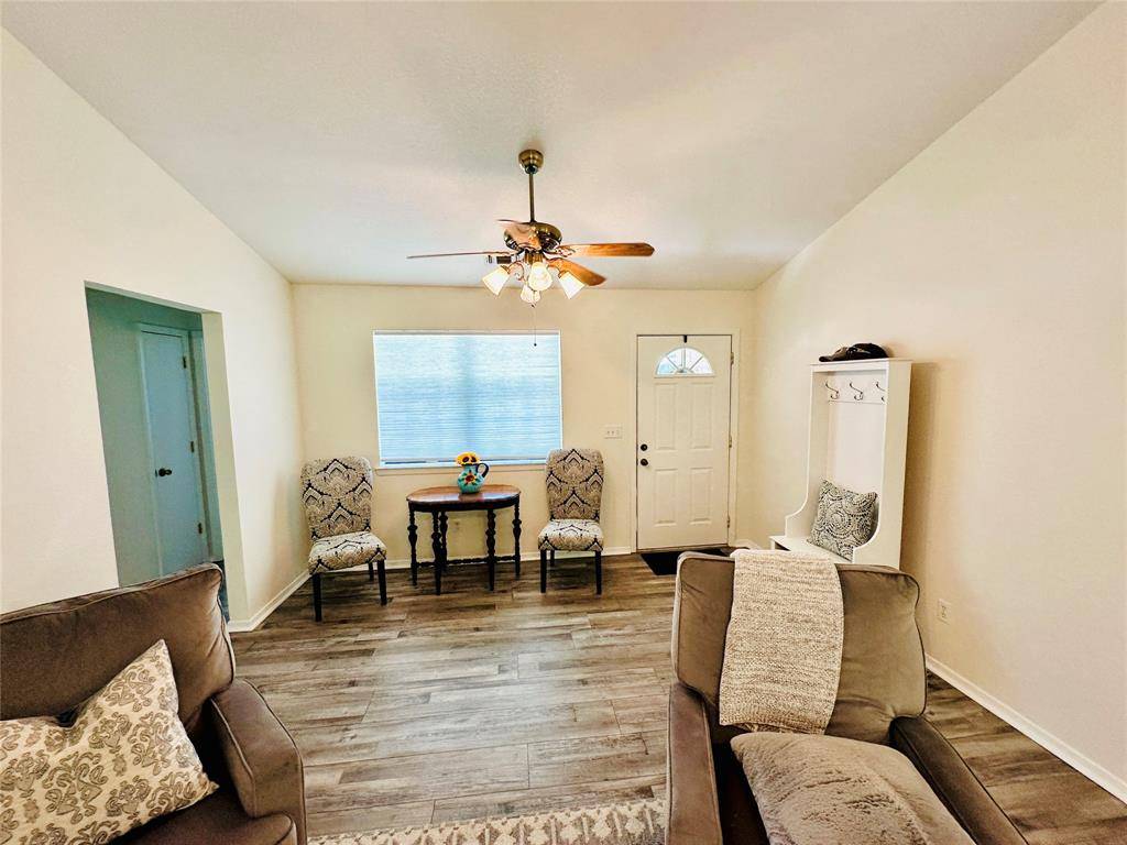 425 N Avenue E, Cross Plains, TX 76443