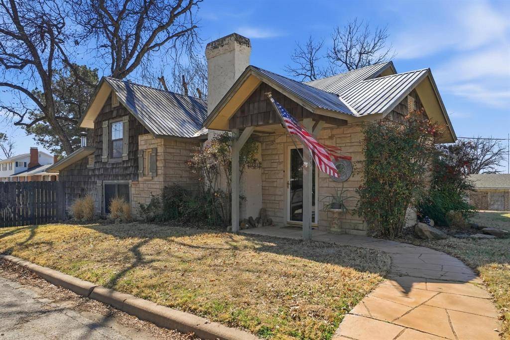 225 E Breckenridge Street, Albany, TX 76430