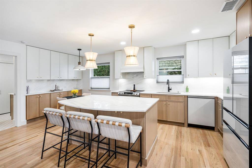 6833 Winchester Street, Dallas, TX 75231