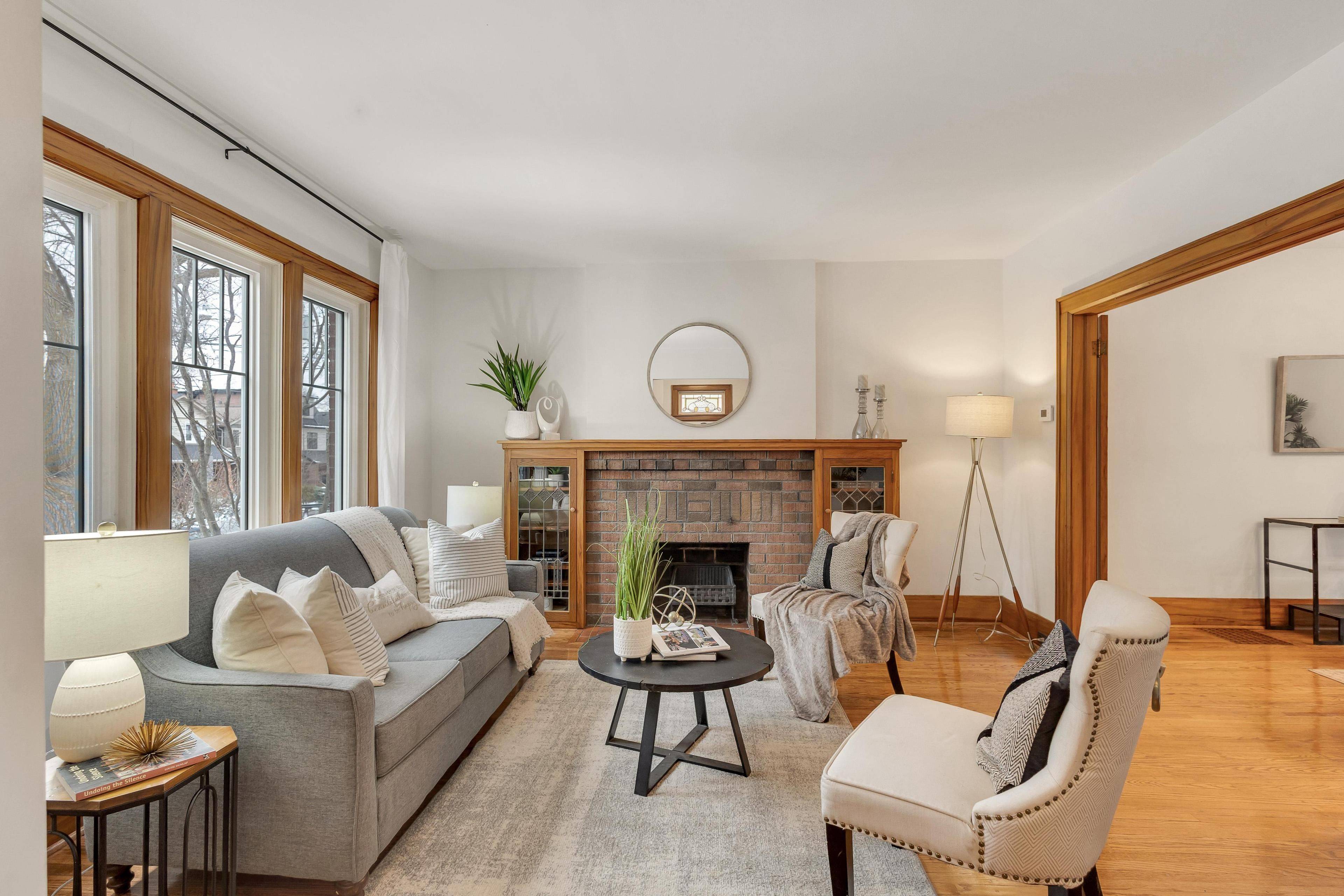 99 Albertus AVE, Toronto C04, ON M4R 1J6