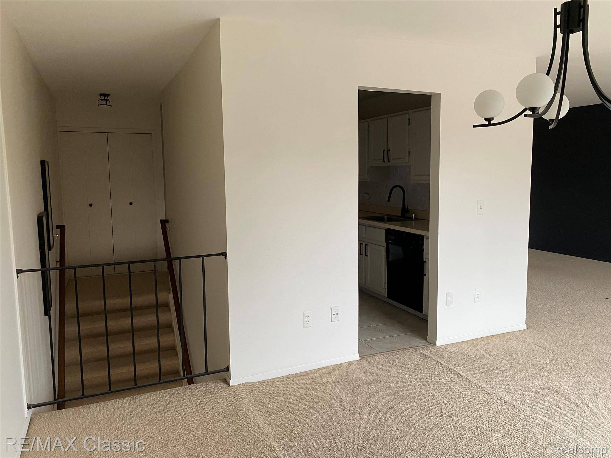 18339 University Park DR, Livonia, MI 48152