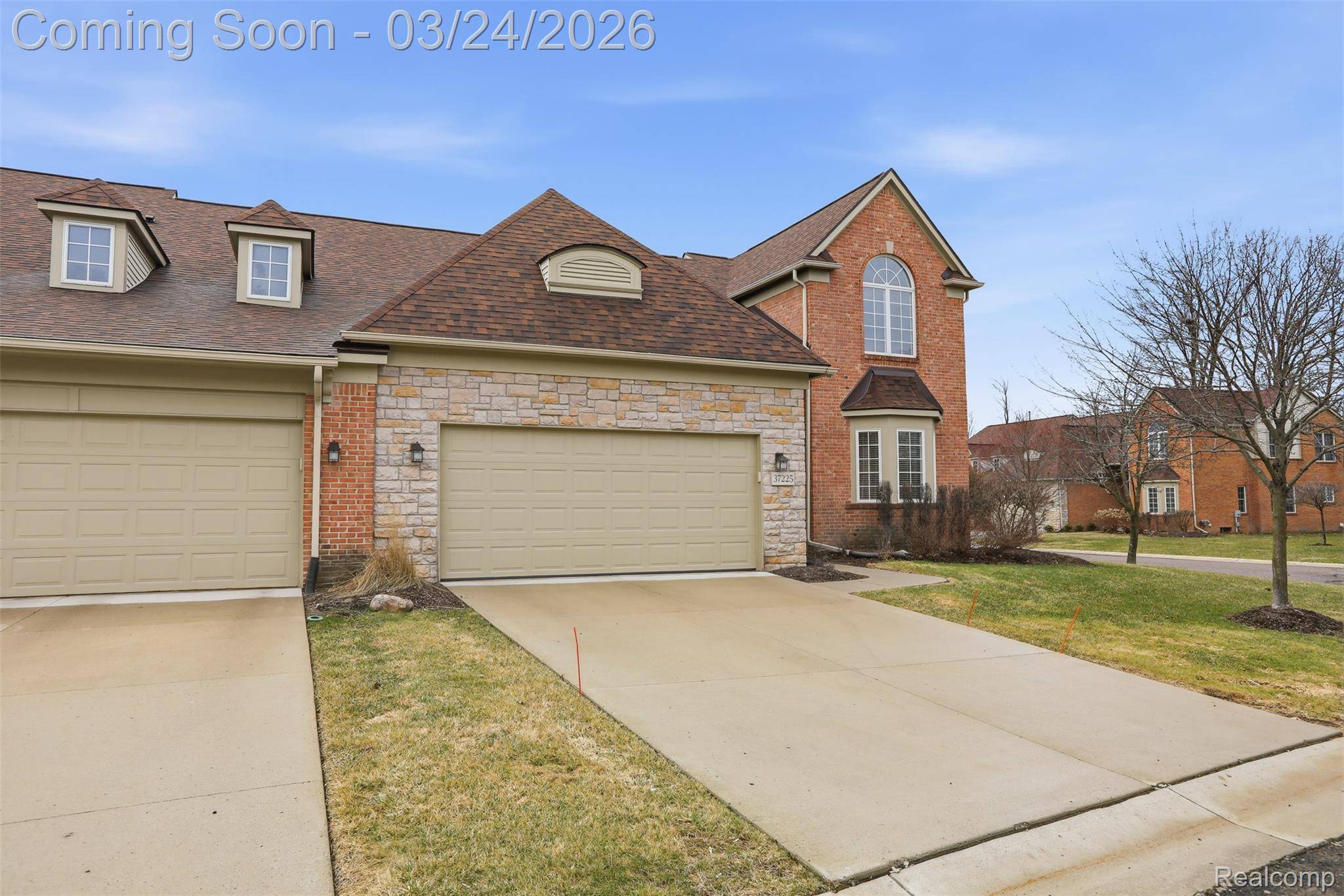 37225 Berkleigh CT, Farmington Hills, MI 48331