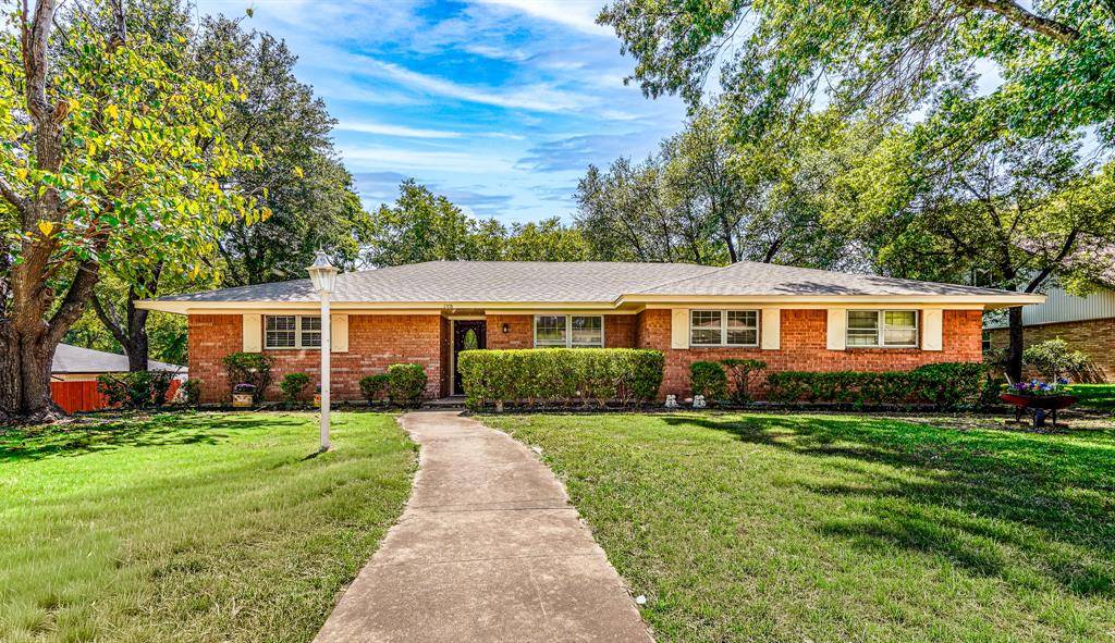 1203 Springbrook Circle, Desoto, TX 75115