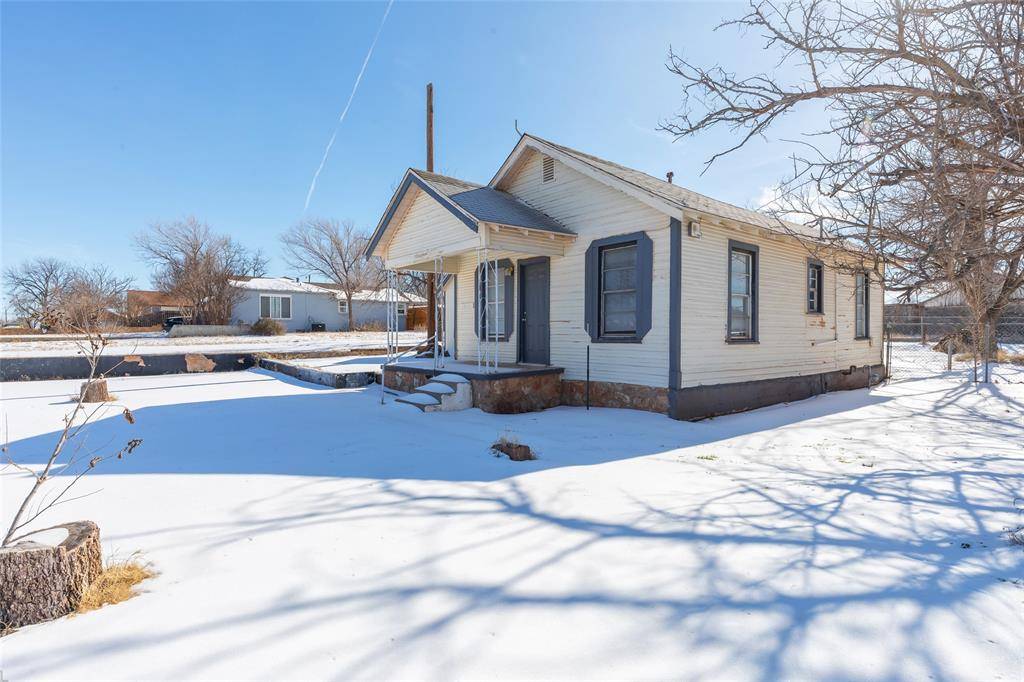 1902 Bristol Drive, Sweetwater, TX 79556