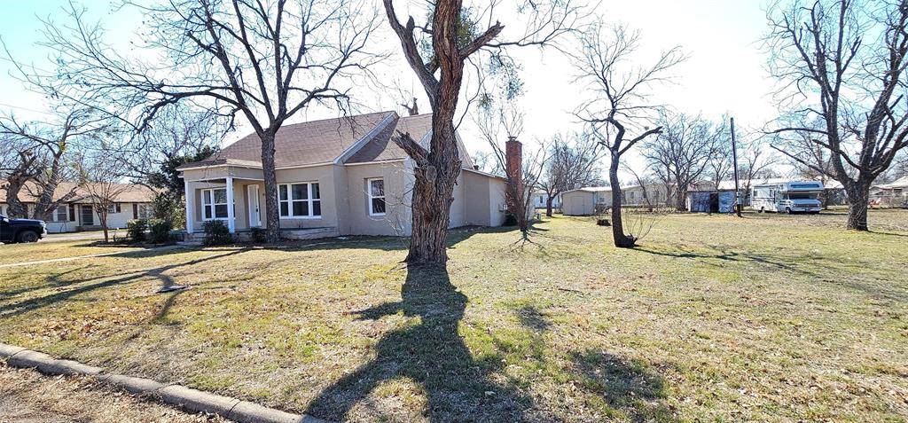 616 E 9th Street, Coleman, TX 76834