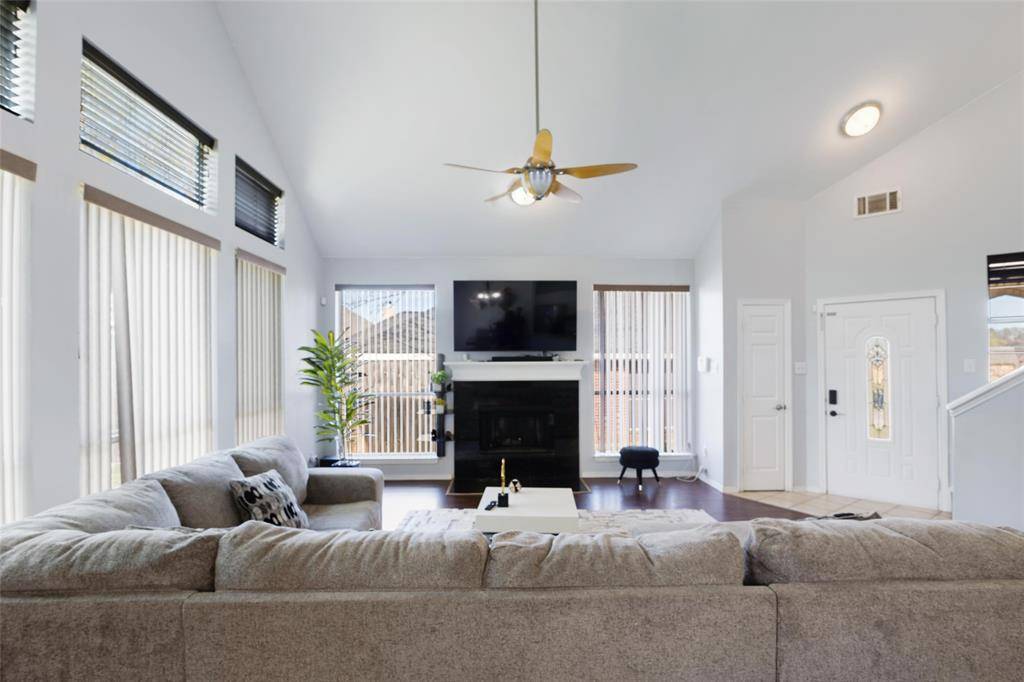 1031 Park Avenue, Carrollton, TX 75006