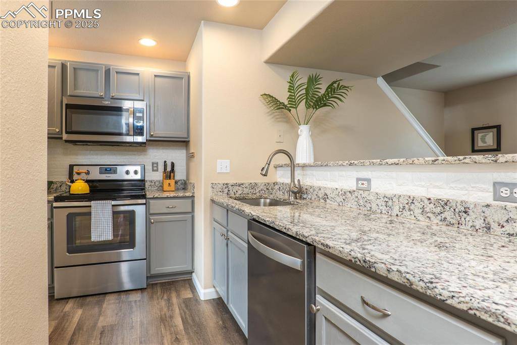 42 Vale CIR, Palmer Lake, CO 80133