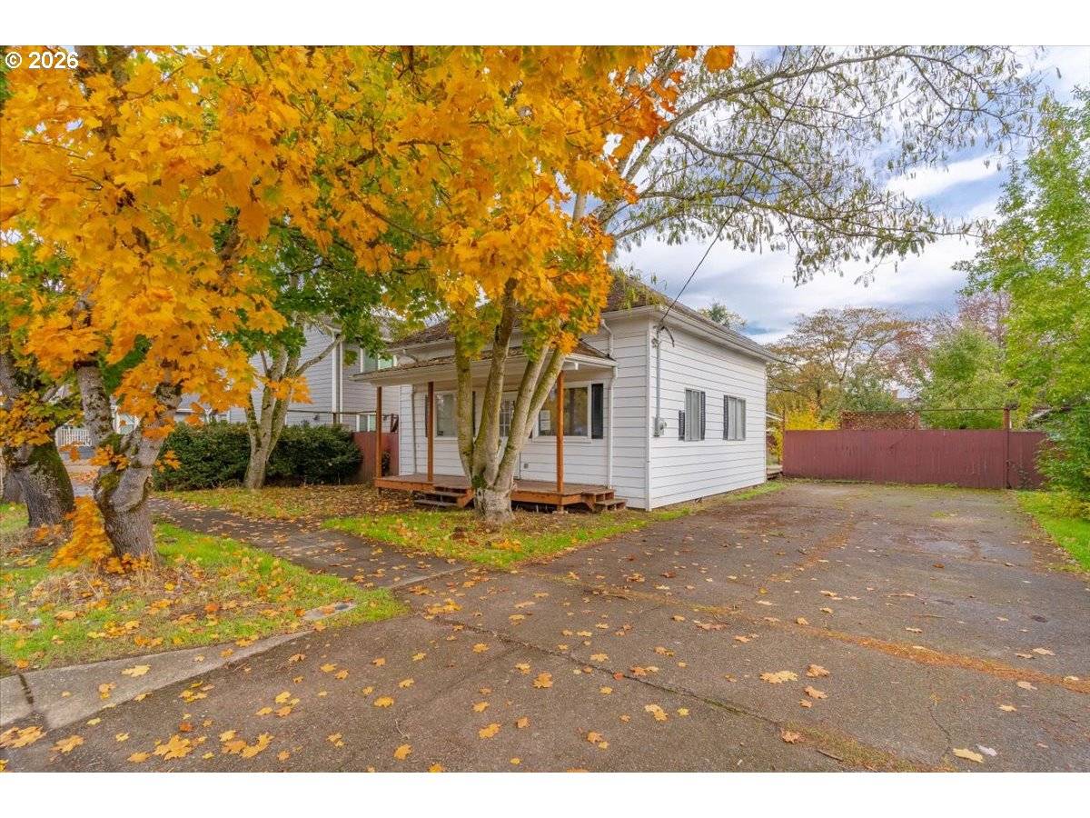 289 S 3RD ST, Lebanon, OR 97355