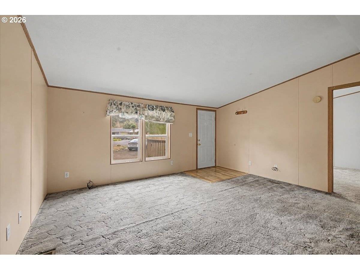 42 N TROUT LN, Otis, OR 97368