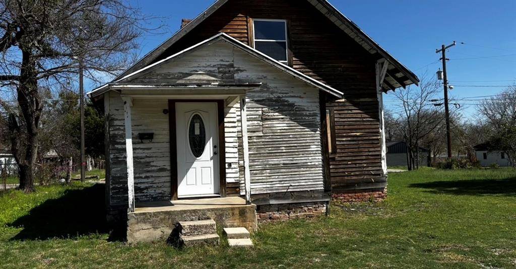 302 S Lane Street, Decatur, TX 76234