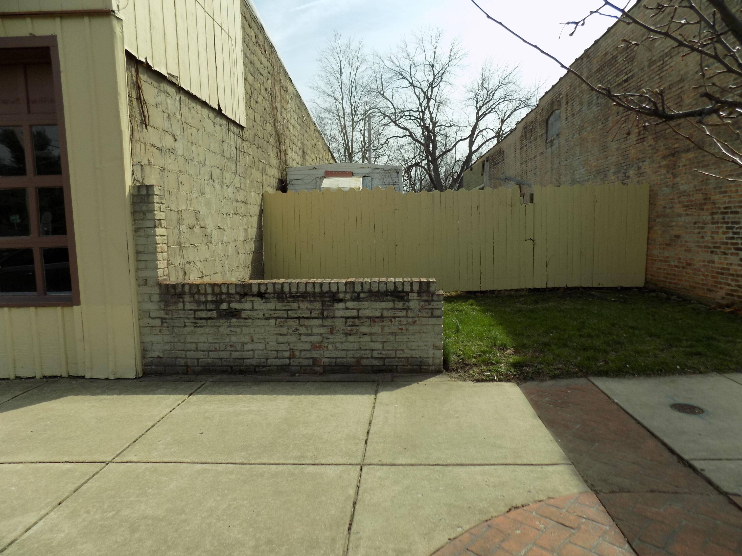 124 E Ferry ST, Berrien Springs Vllg, MI 49103