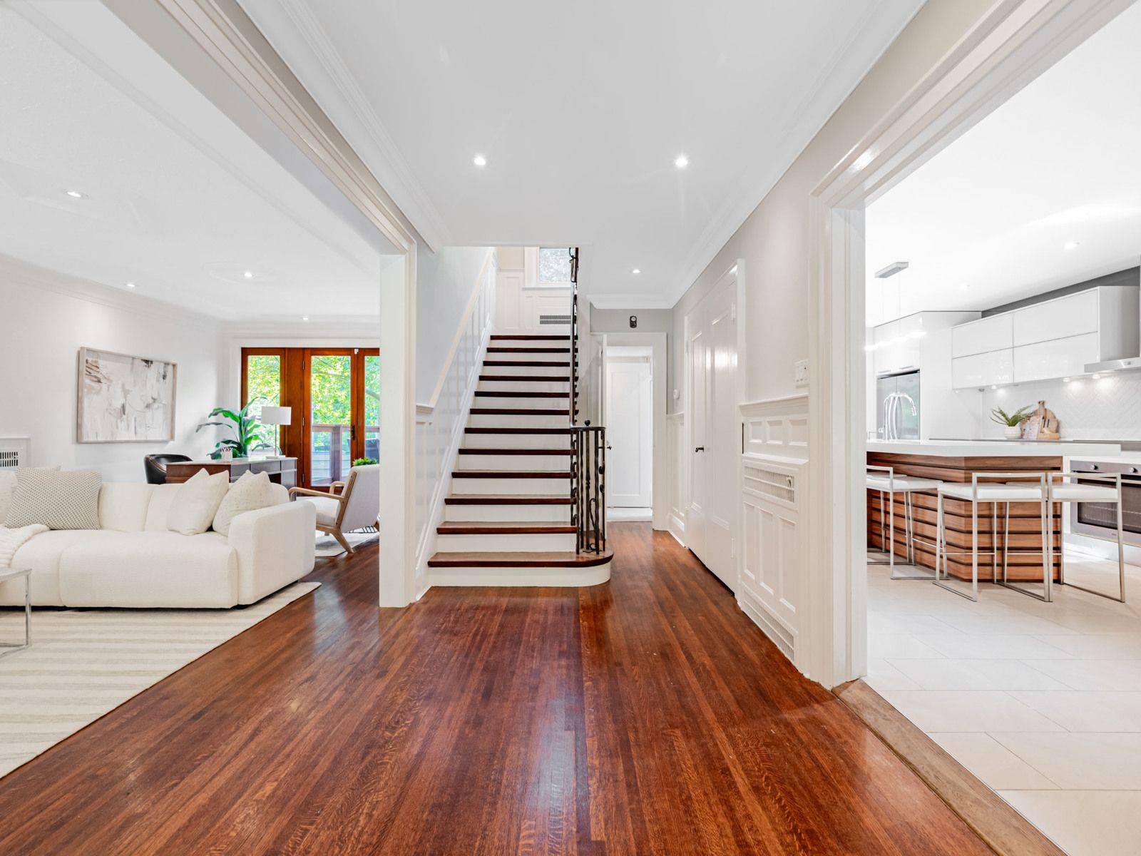 21 Cortleigh BLVD, Toronto C04, ON M4R 1K5