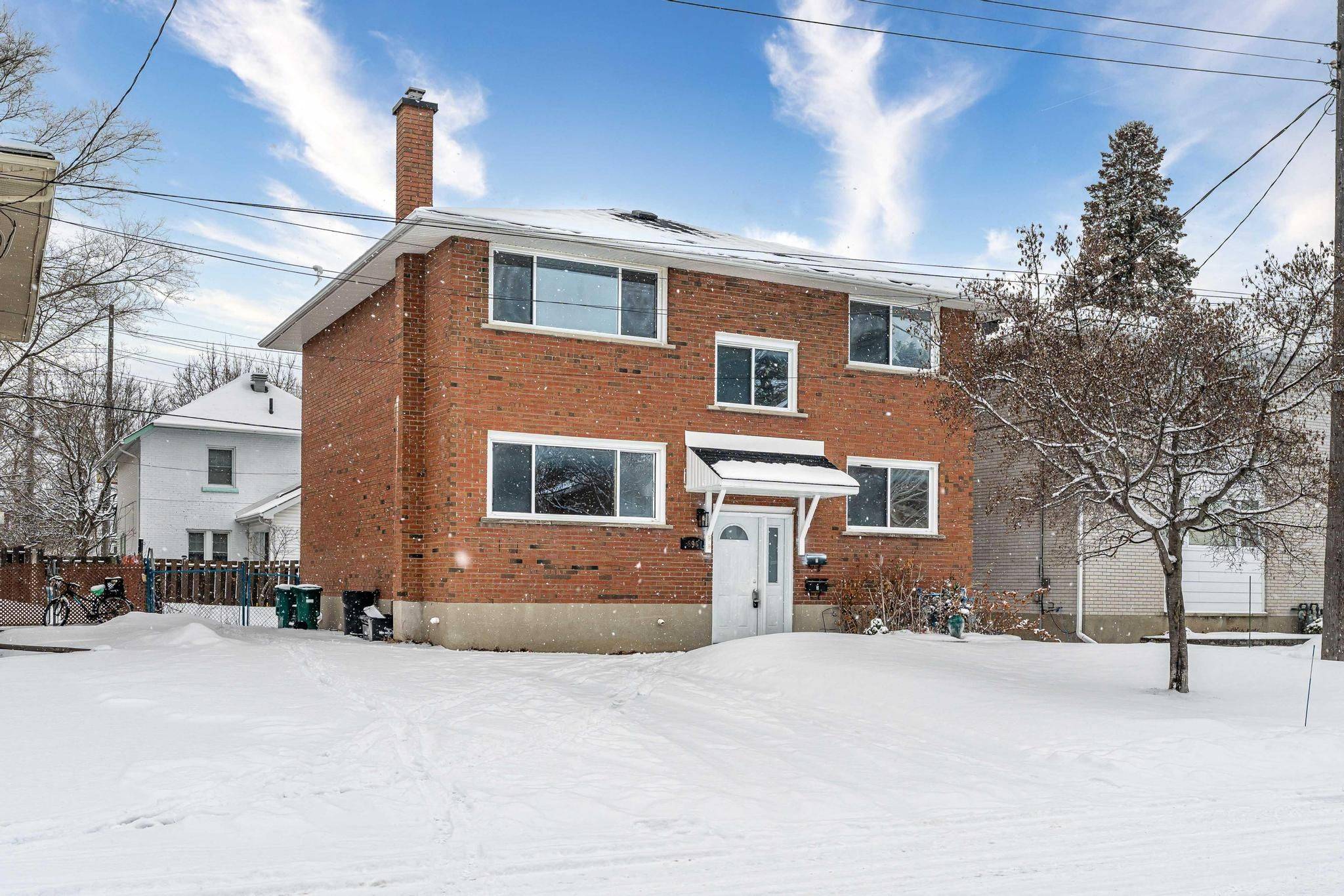 896 Pinewood CRES #2, Britannia Heights - Queensway Terrace N And Area, ON K2B 5Y4