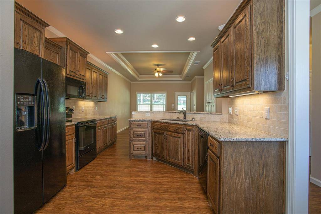 457 Neals Hill Road, Oak Ridge, TX 76240