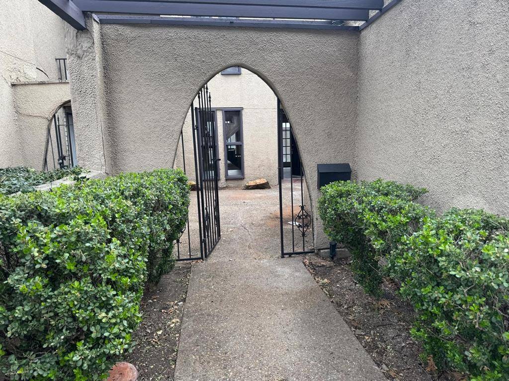 10450 Las Brisas Drive, Dallas, TX 75243