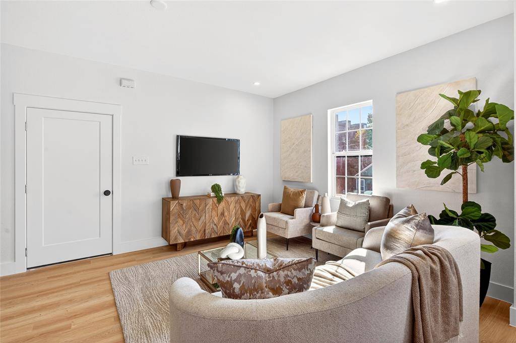 439 W 9th Street #3, Dallas, TX 75208