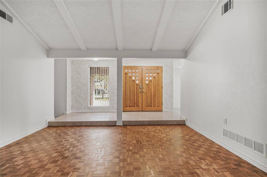 15721 Mapleview Circle, Dallas, TX 75248