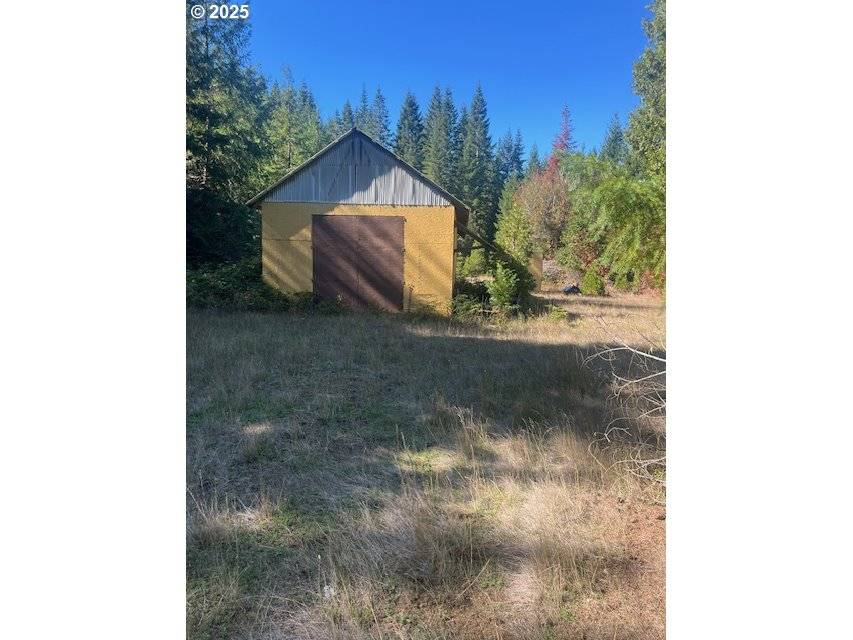 1890 UPPER CAMAS RD, Camas Valley, OR 97416