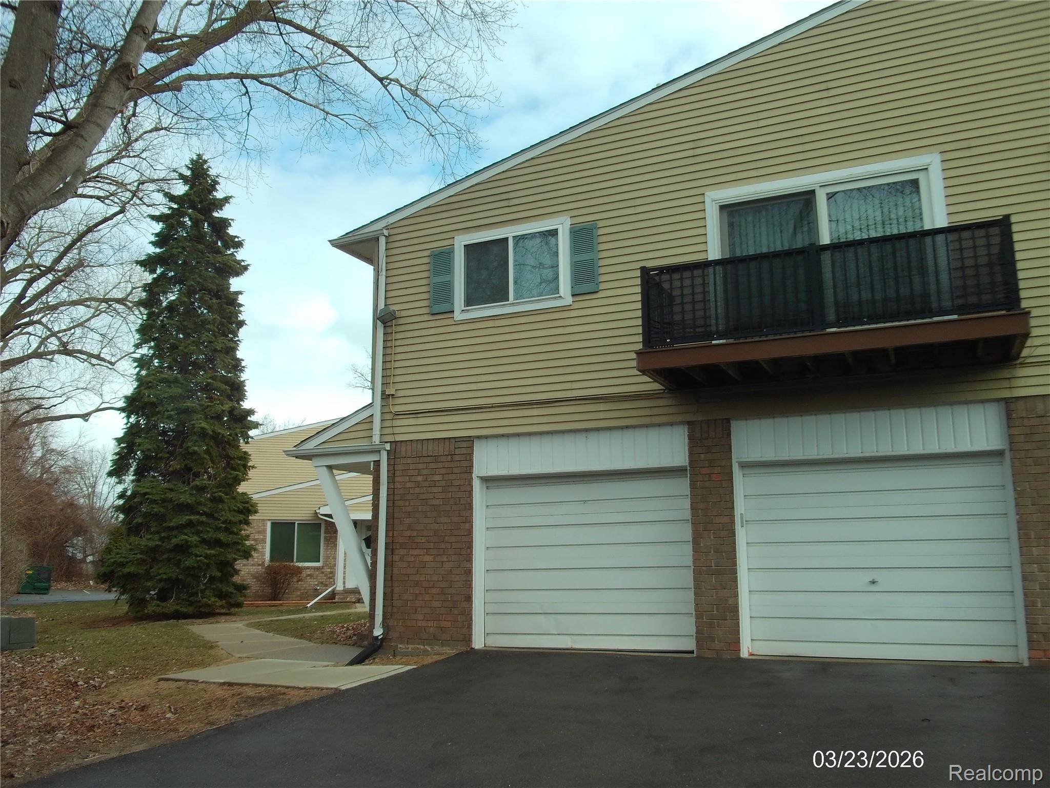 24495 Quad Park LN, Clinton Charter Township, MI 48035