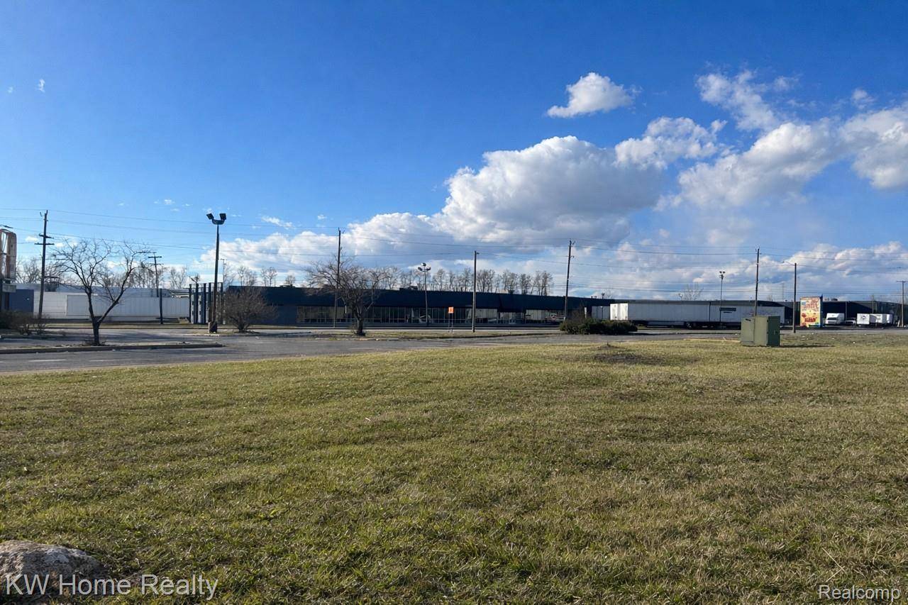 20800 Groesbeck HWY, Warren, MI 48089