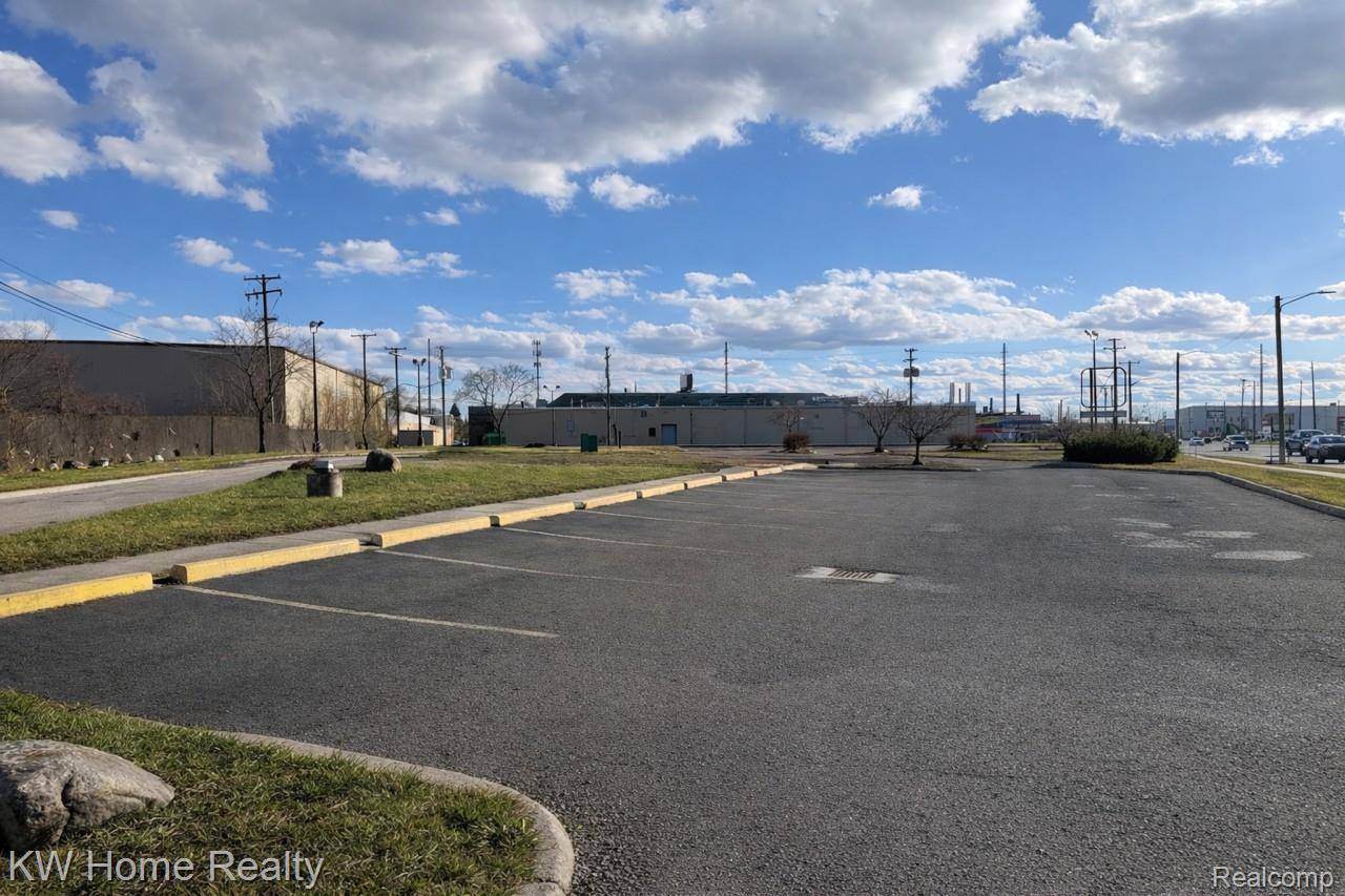 20800 Groesbeck HWY, Warren, MI 48089