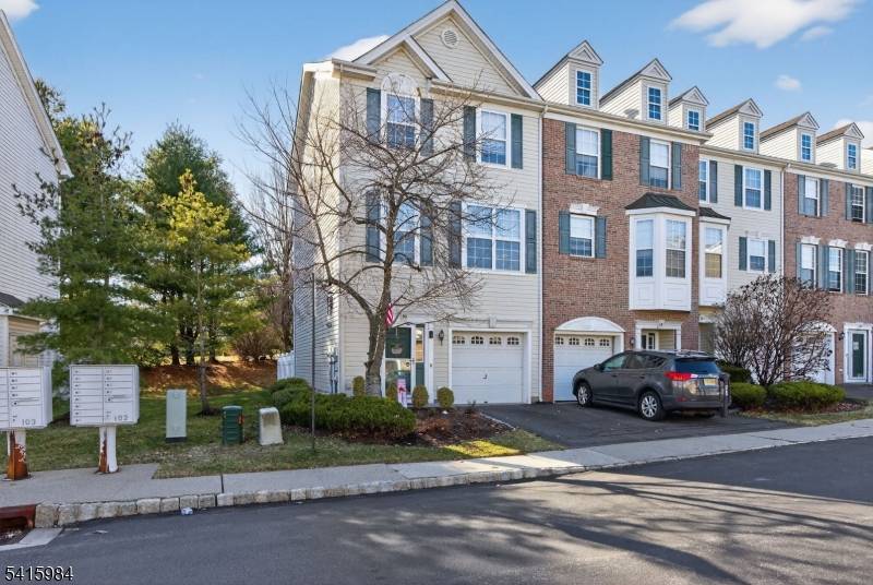 16 Sundance Way, Lopatcong Twp., NJ 08865