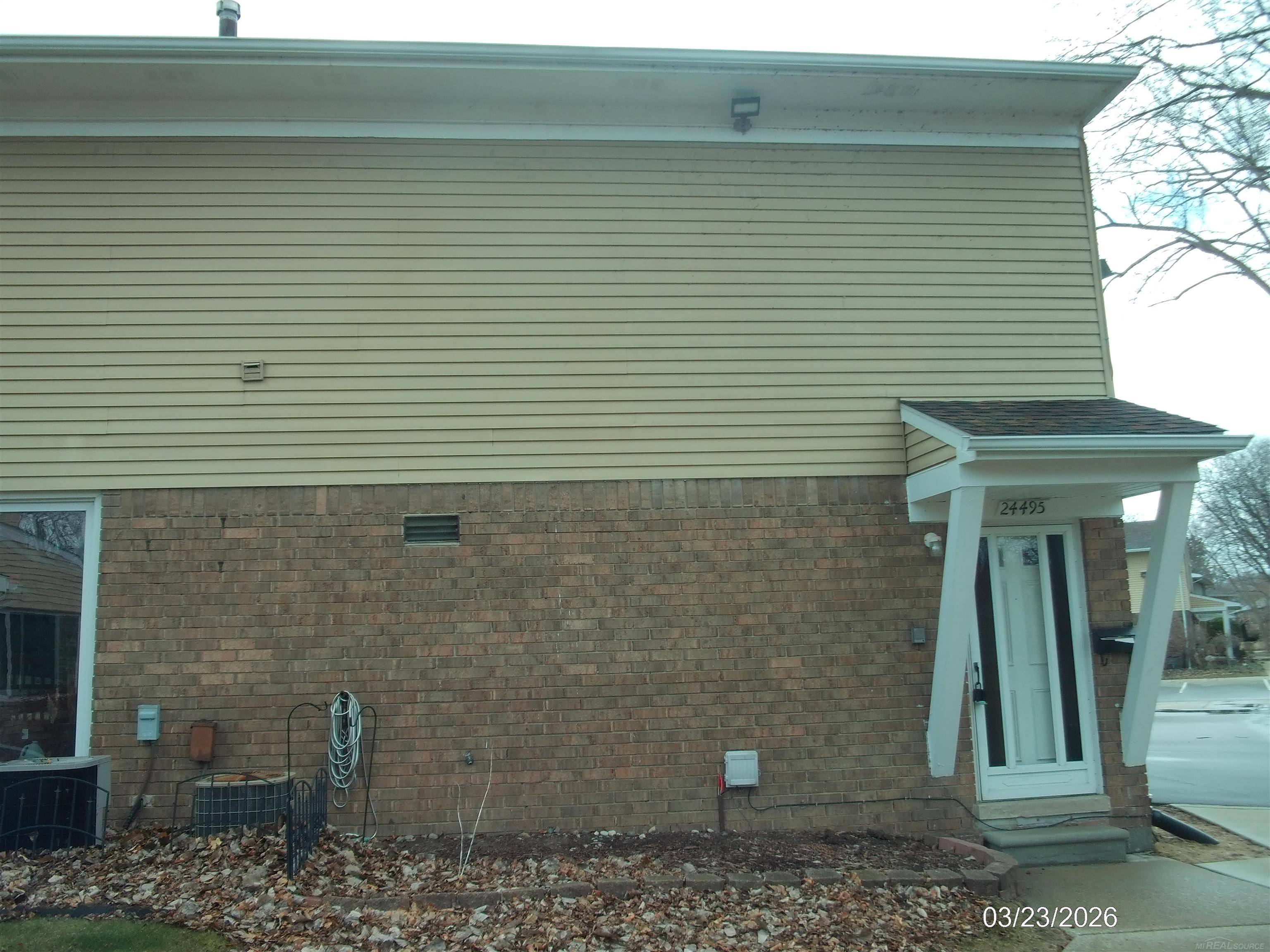 24495 QUAD PARK LN, Clinton Twp, MI 48035