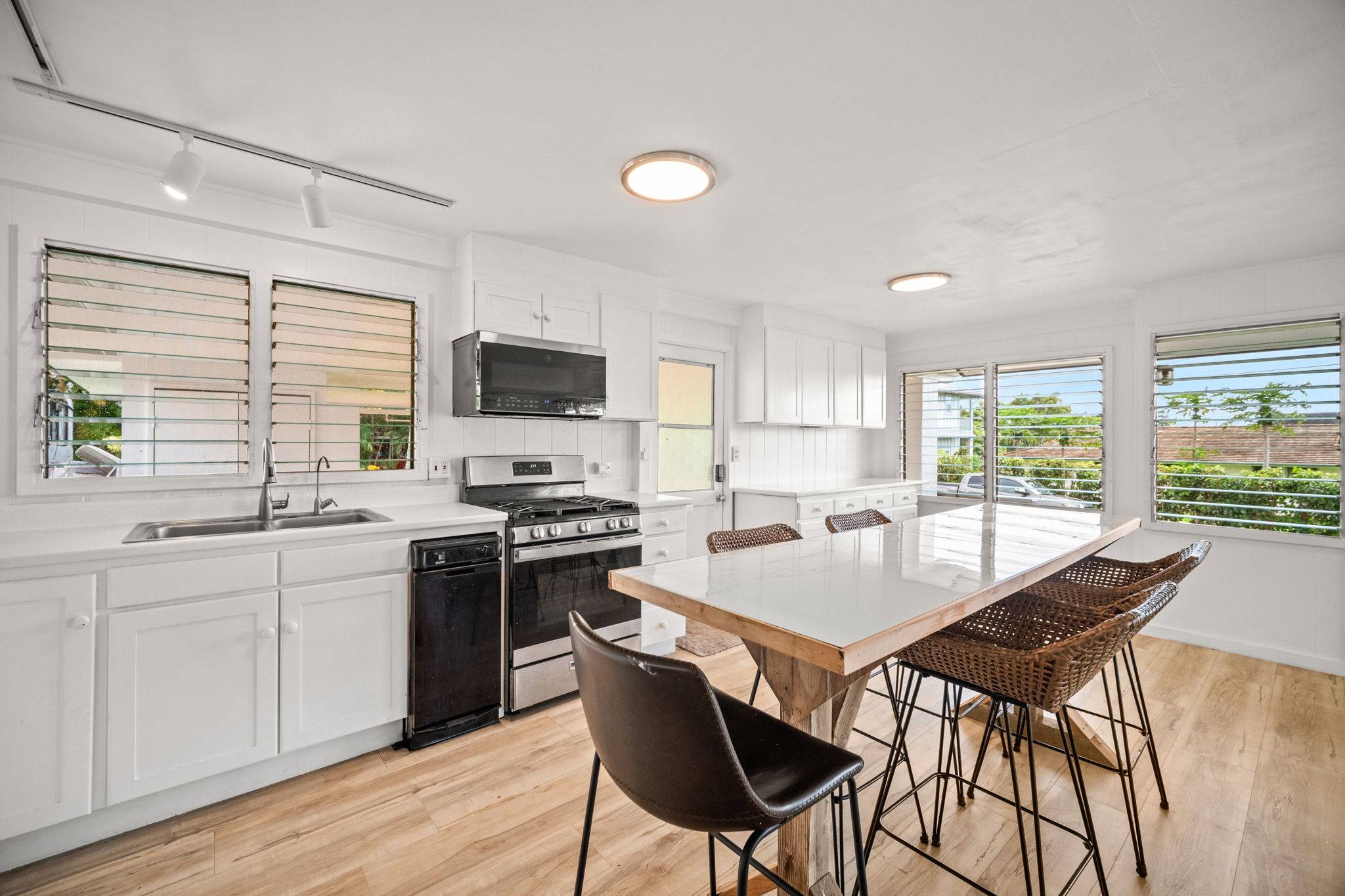 1990 MUKU RD, Koloa, HI 96756