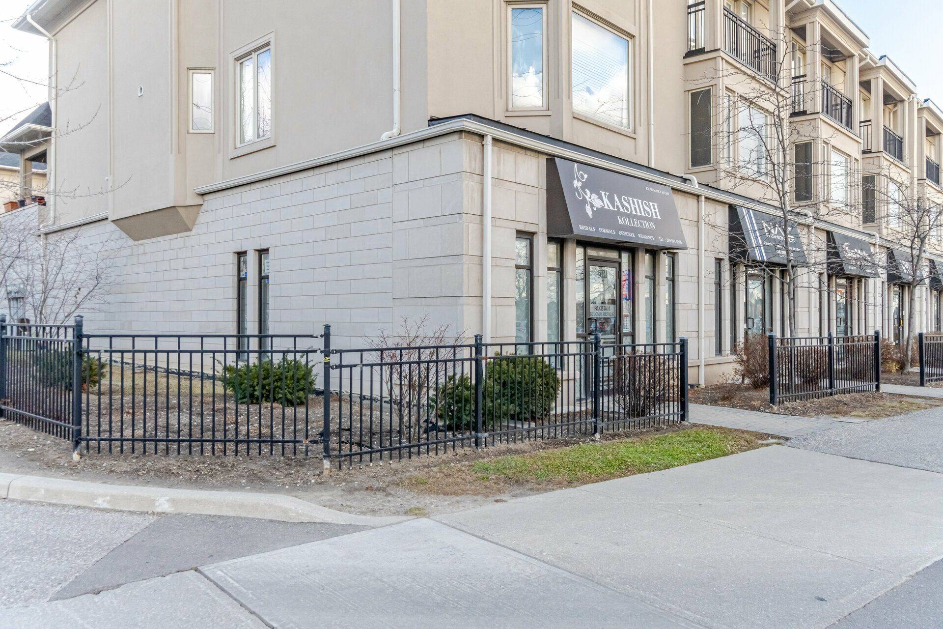 521 Thompson RD S #1, Milton, ON L9T 7Z1