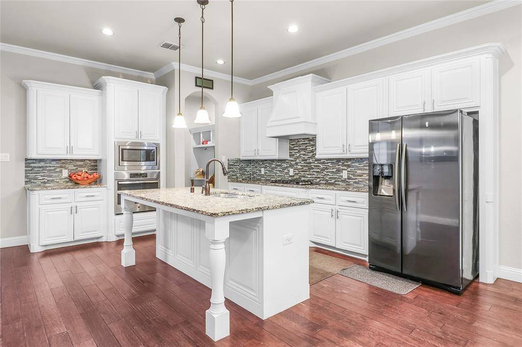 3813 S Brookridge Court, Bedford, TX 76021