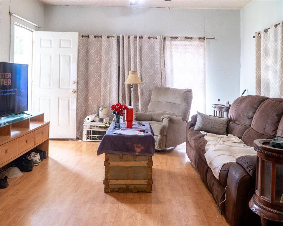 1810 Live Oak Street, Commerce, TX 75428