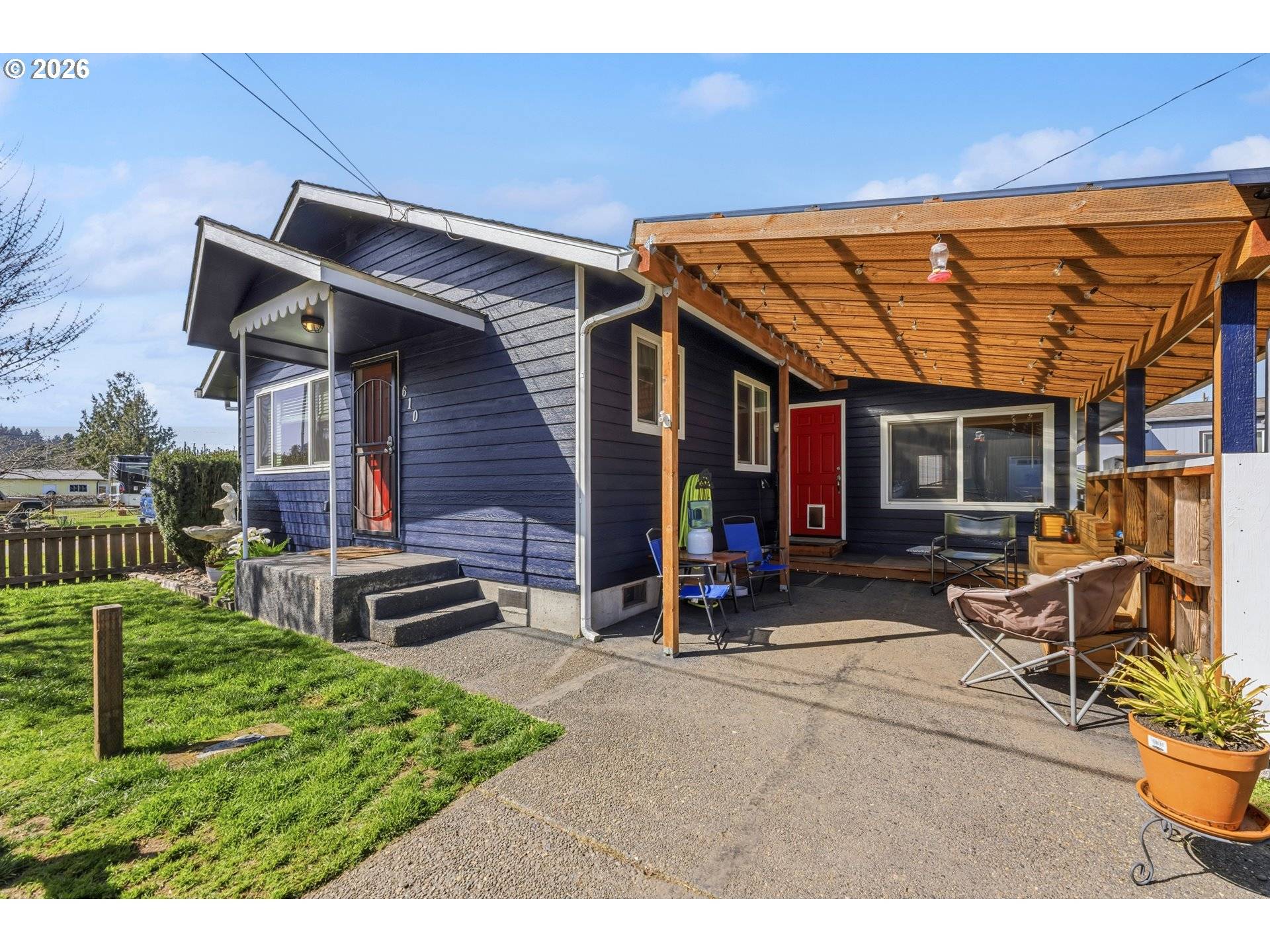 610 PARK AVE, Lakeside, OR 97449