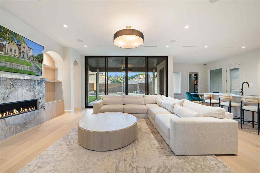 6912 CRYSTAL FALLS Drive, Plano, TX 75024