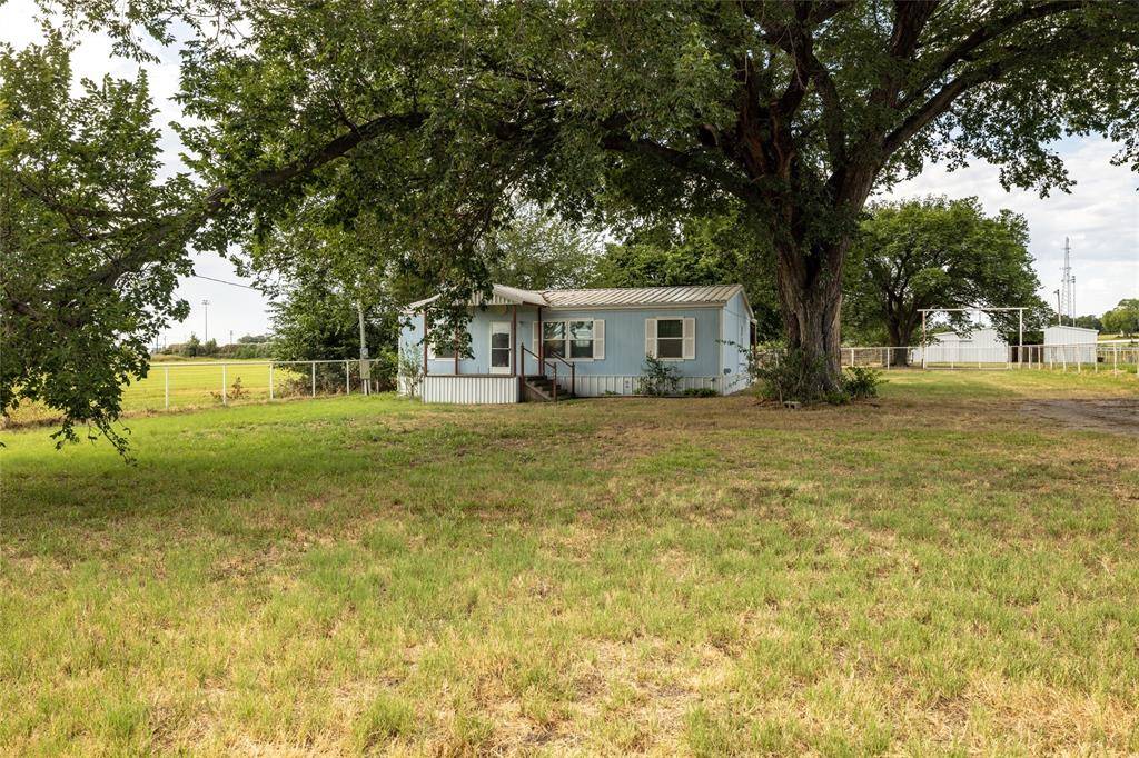 207 Lazy B Lane, Springtown, TX 76082