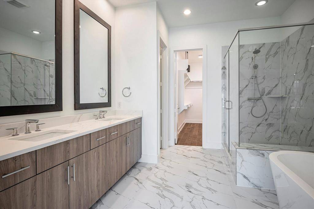 381 E Greenbriar #1402, Dallas, TX 75203