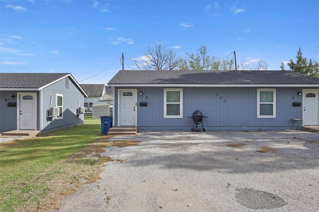 205 E Bremond Street, Ennis, TX 75119