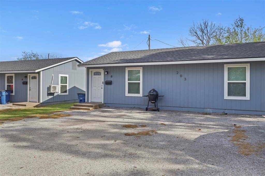 205 E Bremond Street, Ennis, TX 75119