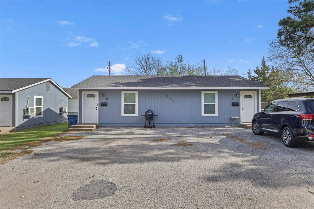 205 E Bremond Street, Ennis, TX 75119