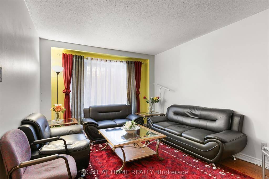 3142 Dumaurier AVE E, Britannia Heights - Queensway Terrace N And Area, ON K2B 8R1