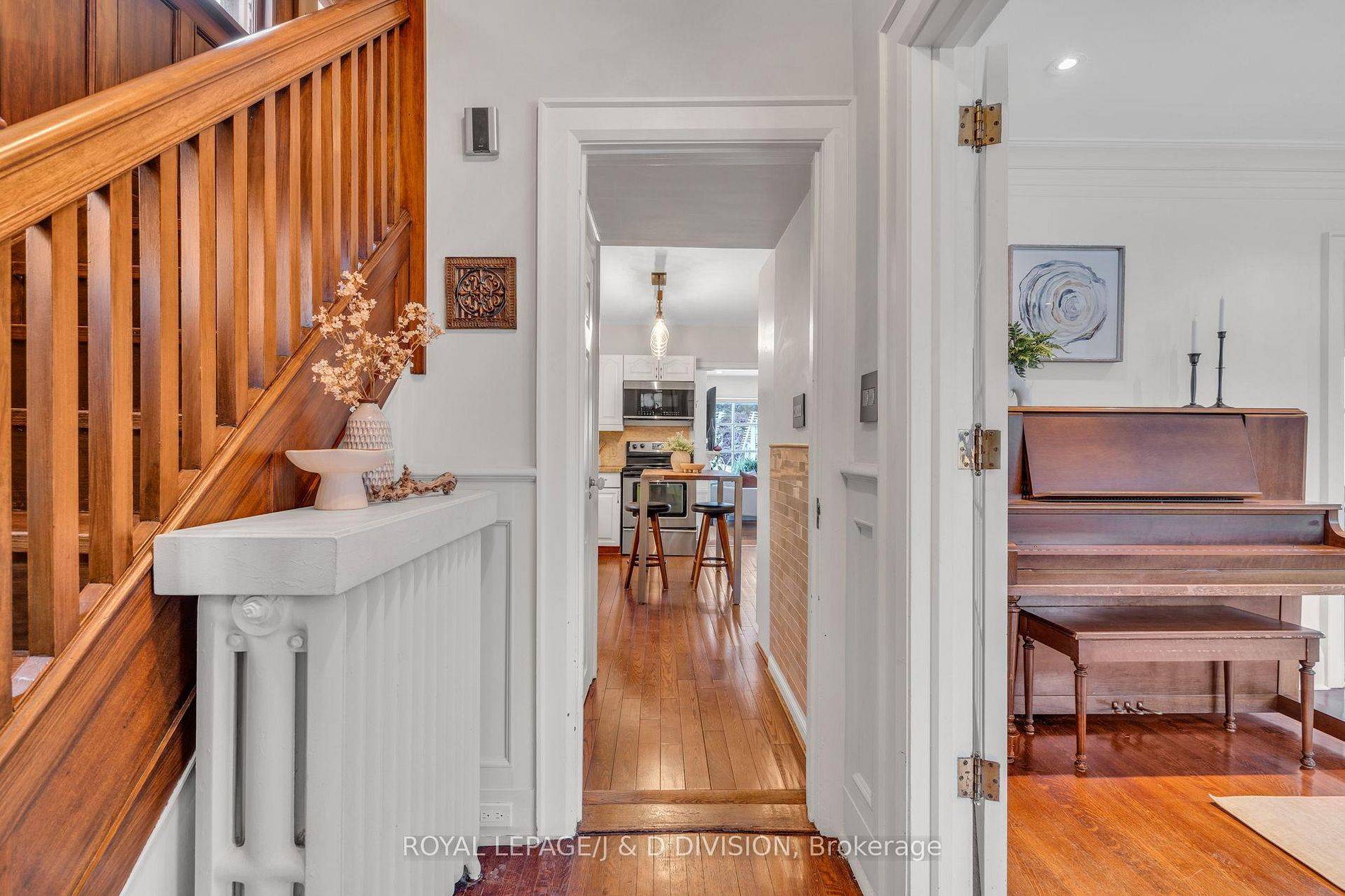 453 Oriole Pkwy, Toronto C03, ON M5P 2H7