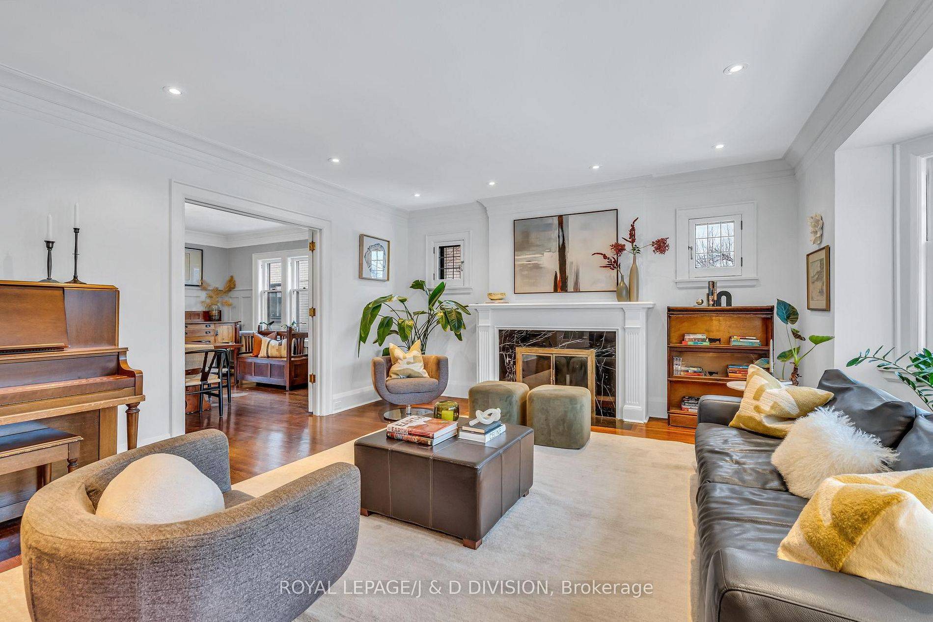 453 Oriole Pkwy, Toronto C03, ON M5P 2H7