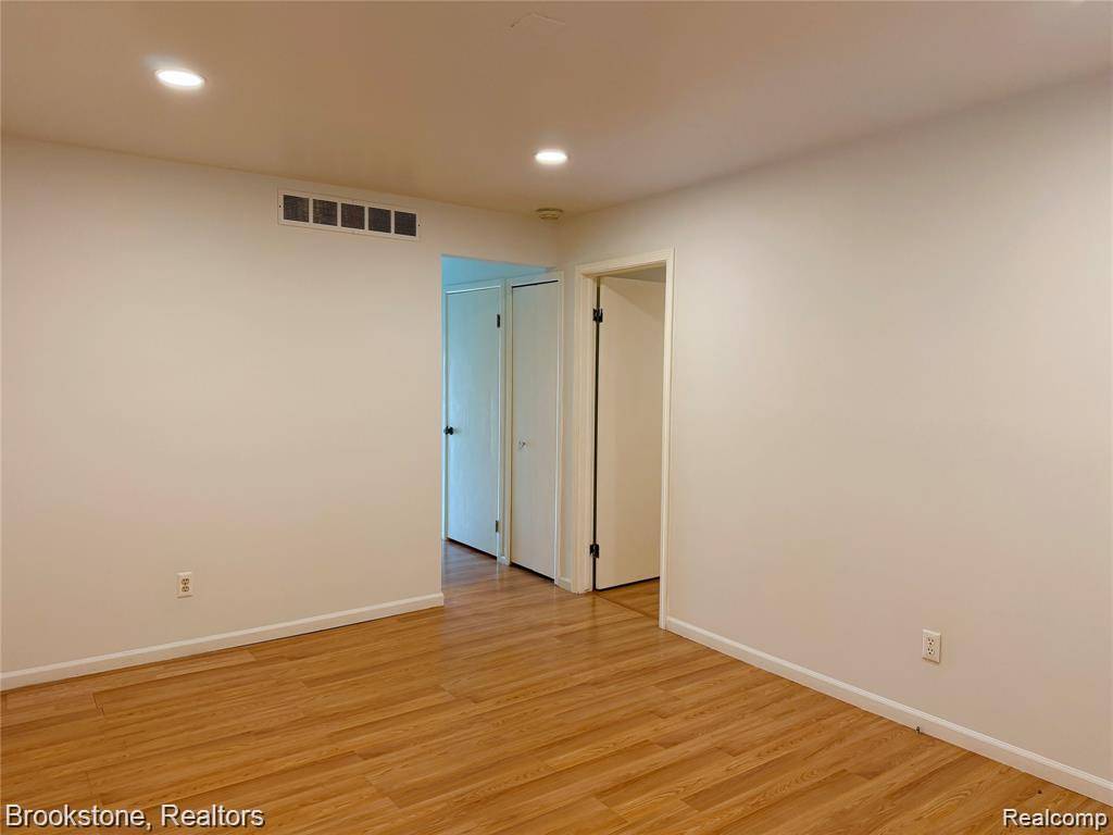 8401 18 Mile RD #196, Sterling Heights, MI 48313