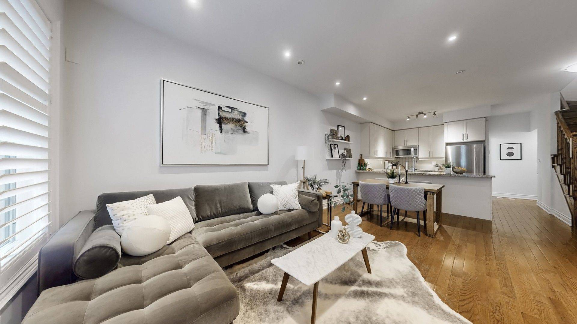 30 Hargrave LN #5, Toronto C12, ON M4N 0A4