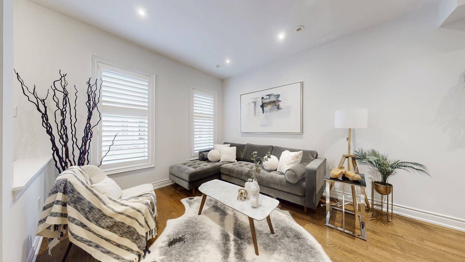 30 Hargrave LN #5, Toronto C12, ON M4N 0A4