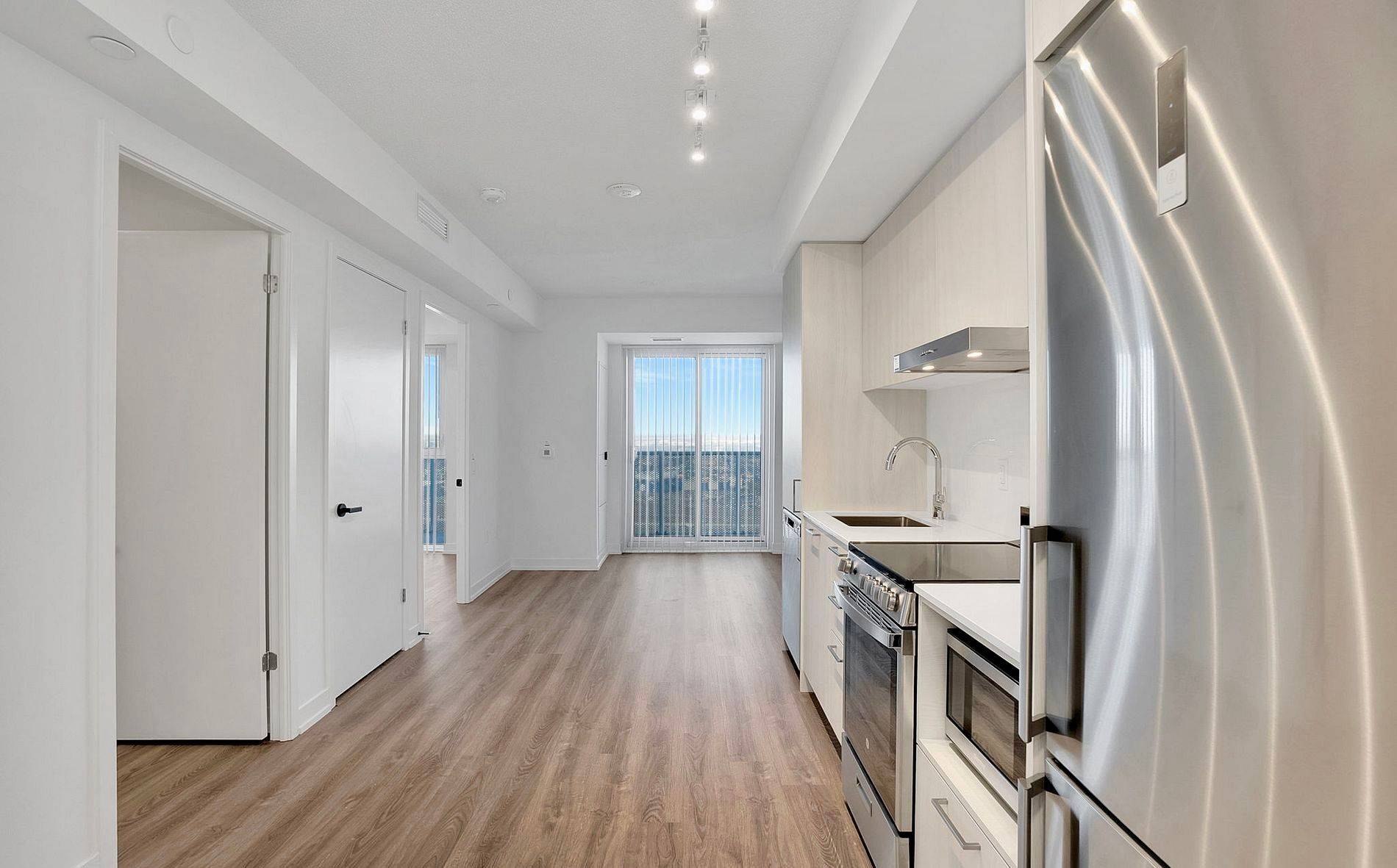 195 Commerce ST #2807, Vaughan, ON L4K 0P9