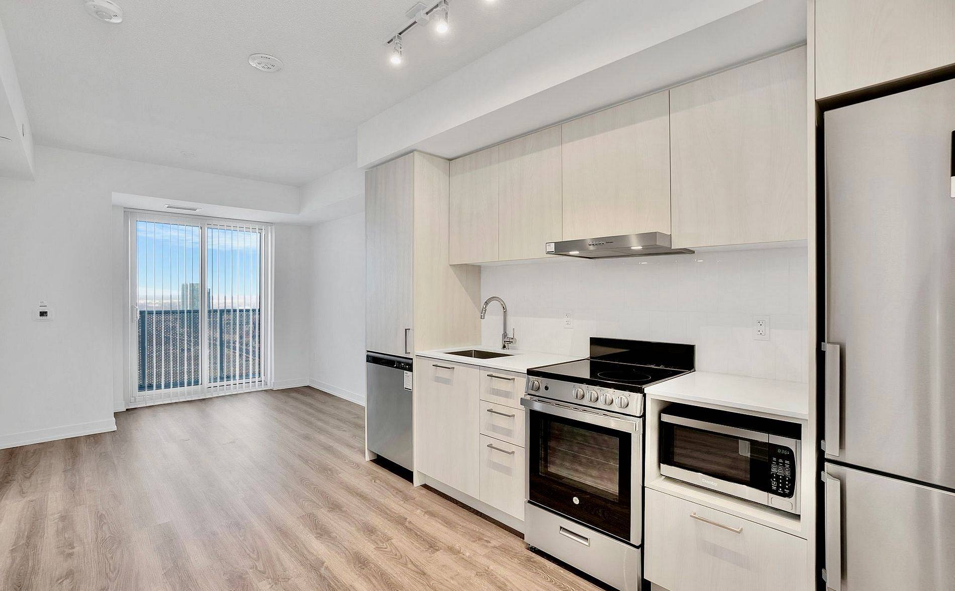 195 Commerce ST #2807, Vaughan, ON L4K 0P9