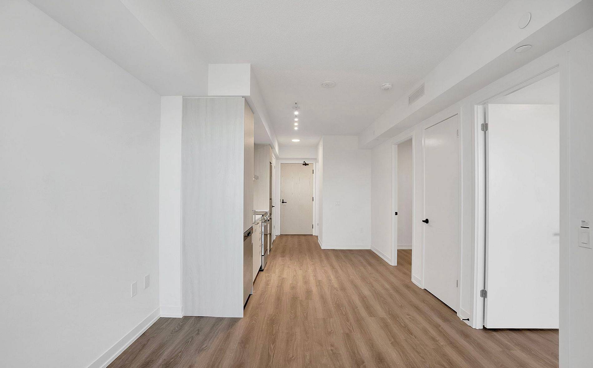 195 Commerce ST #2807, Vaughan, ON L4K 0P9